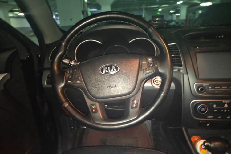 Used Kia Sorento 2013 2.4L 7-Seater Gasoline Luxury Version China IV Standard Steering Wheel
