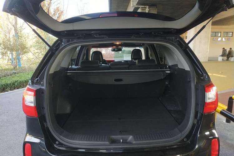 Used Kia Sorento 2013 2.2T 5-Seater Diesel Supreme Edition Trunk