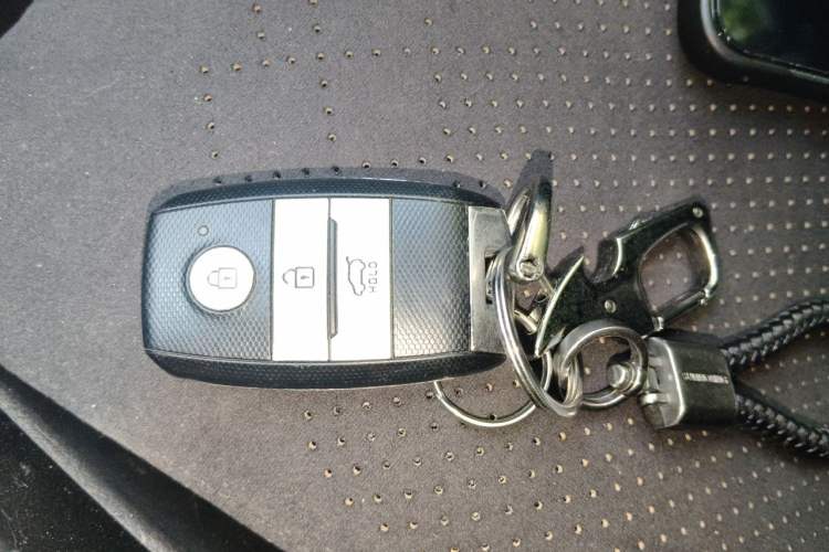 Used Kia Sorento 2013 2.4L 7-Seater Gasoline Luxury Edition China V Standard Vehicle Key