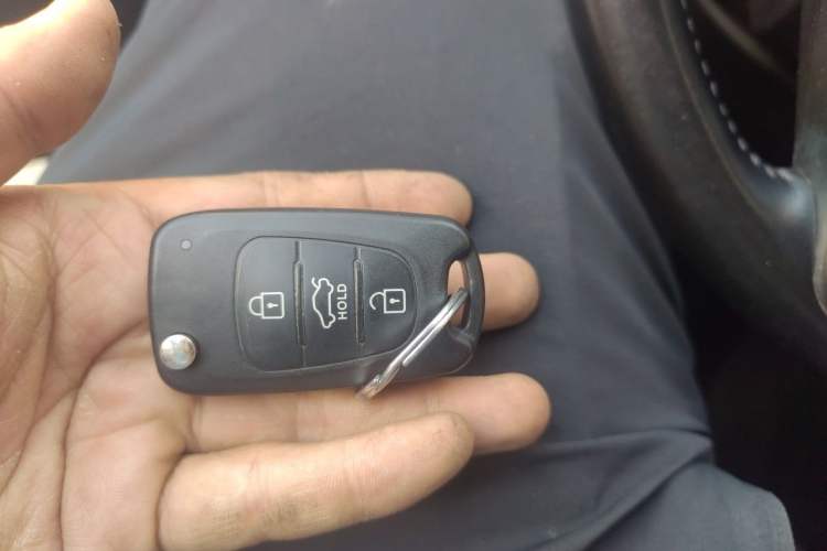 Used Kia Sorento 2013 2.4L 5-Seater Gasoline Comfort Version China IV Standard Vehicle Key
