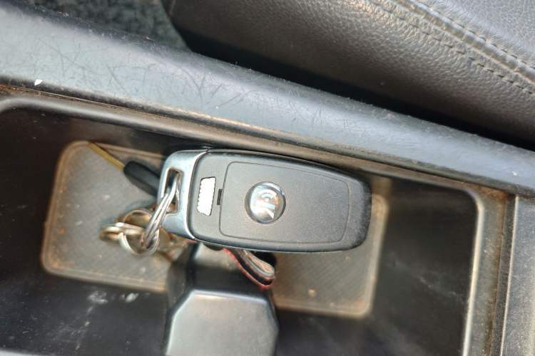 Used Kia Sorento 2013 2.4L 5-Seater Gasoline Supreme UVO Version China V Emission Standard Vehicle Key