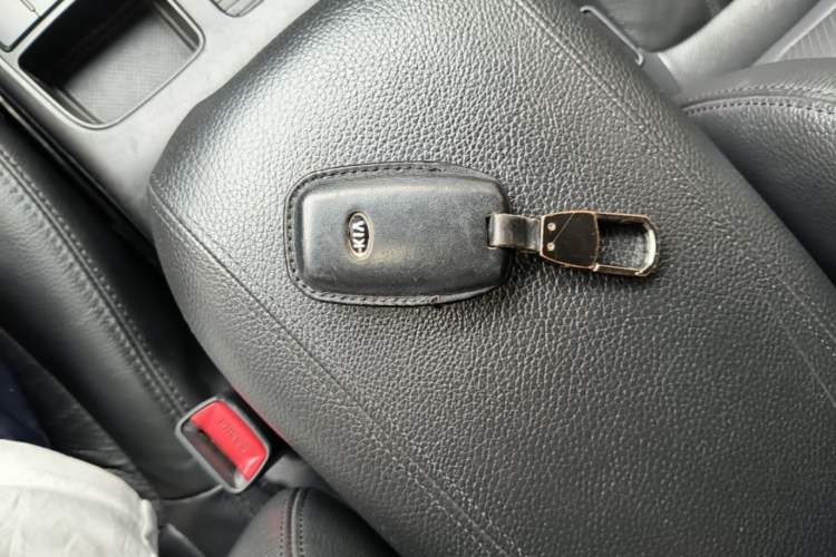 Used Kia Sorento 2013 2.4L 7-seat Gasoline Luxury Edition Vehicle Key