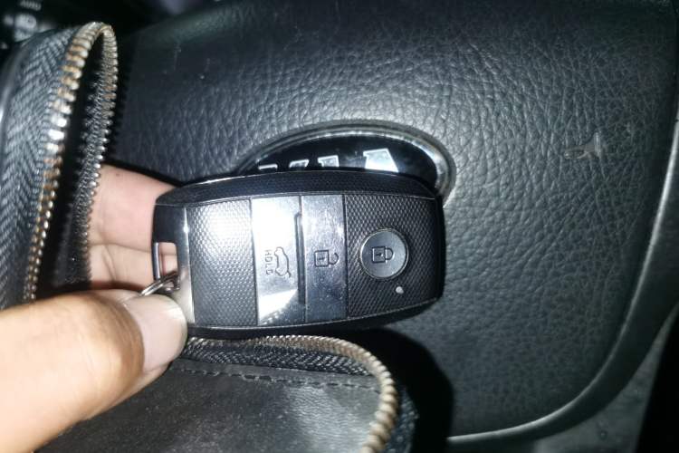 Used Kia Sorento 2013 2.4L 5-Seater Gasoline Supreme Edition Vehicle Key