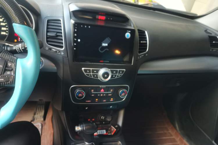 Used Kia Sorento 2013 2.4L 7-Seater Gasoline Luxury Version China IV Standard Audio And AC Panel