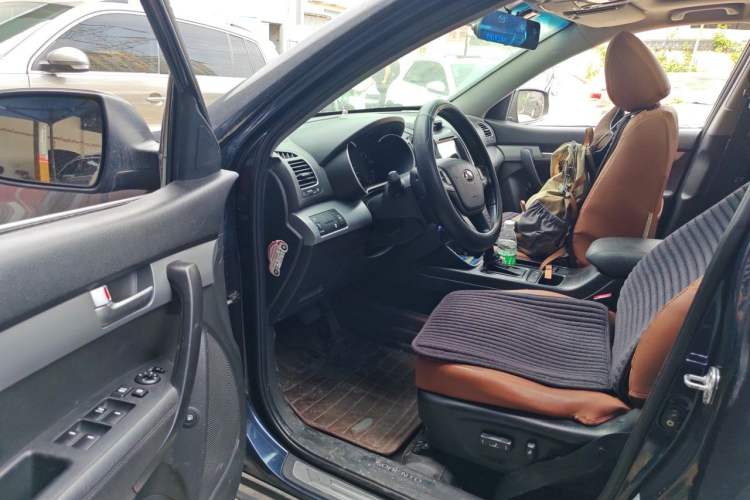 Used Kia Sorento 2013 2.4L 7-Seater Gasoline Comfort Edition China V Standard Driver Seat