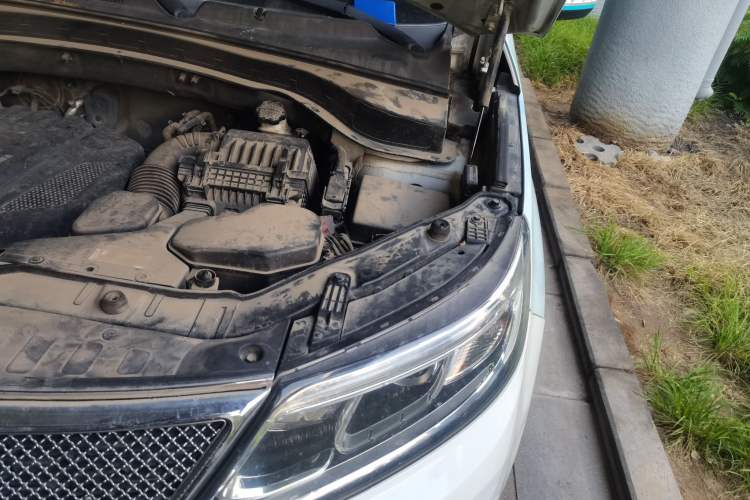 Used Kia Sorento 2013 2.4L 7-Seater Gasoline Luxury Version China IV Standard Engine Bay Left