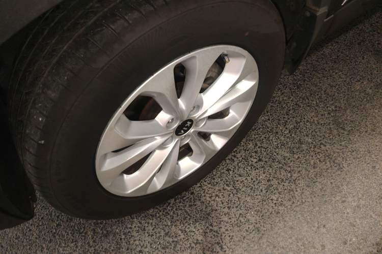 Used Kia Sorento 2013 2.4L 5-Seater Gasoline Comfort Version China IV Standard Exterior 4