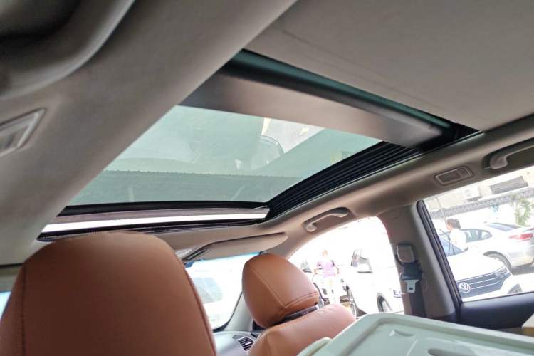 Used Kia Sorento 2013 2.4L 7-Seater Gasoline Comfort Edition China V Standard Headliner