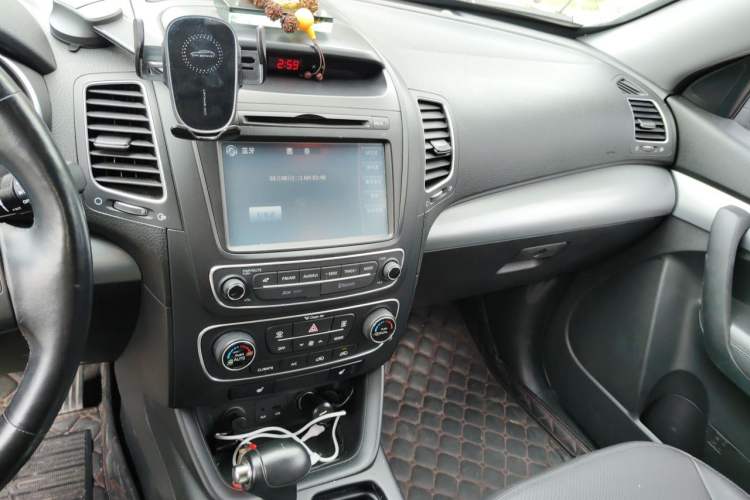 Used Kia Sorento 2013 2.2T 5-Seater Diesel Luxury Edition Audio And AC Panel