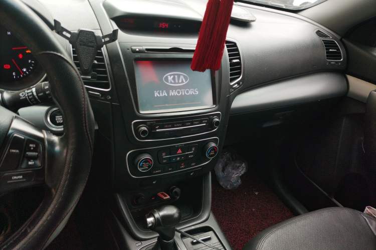 Used Kia Sorento 2013 2.2T 7-seat Diesel Luxury Edition Audio And AC Panel