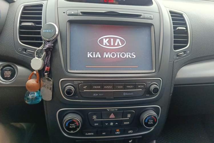 Used Kia Sorento 2013 2.2T 7-Seater Diesel Supreme Edition Audio And AC Panel