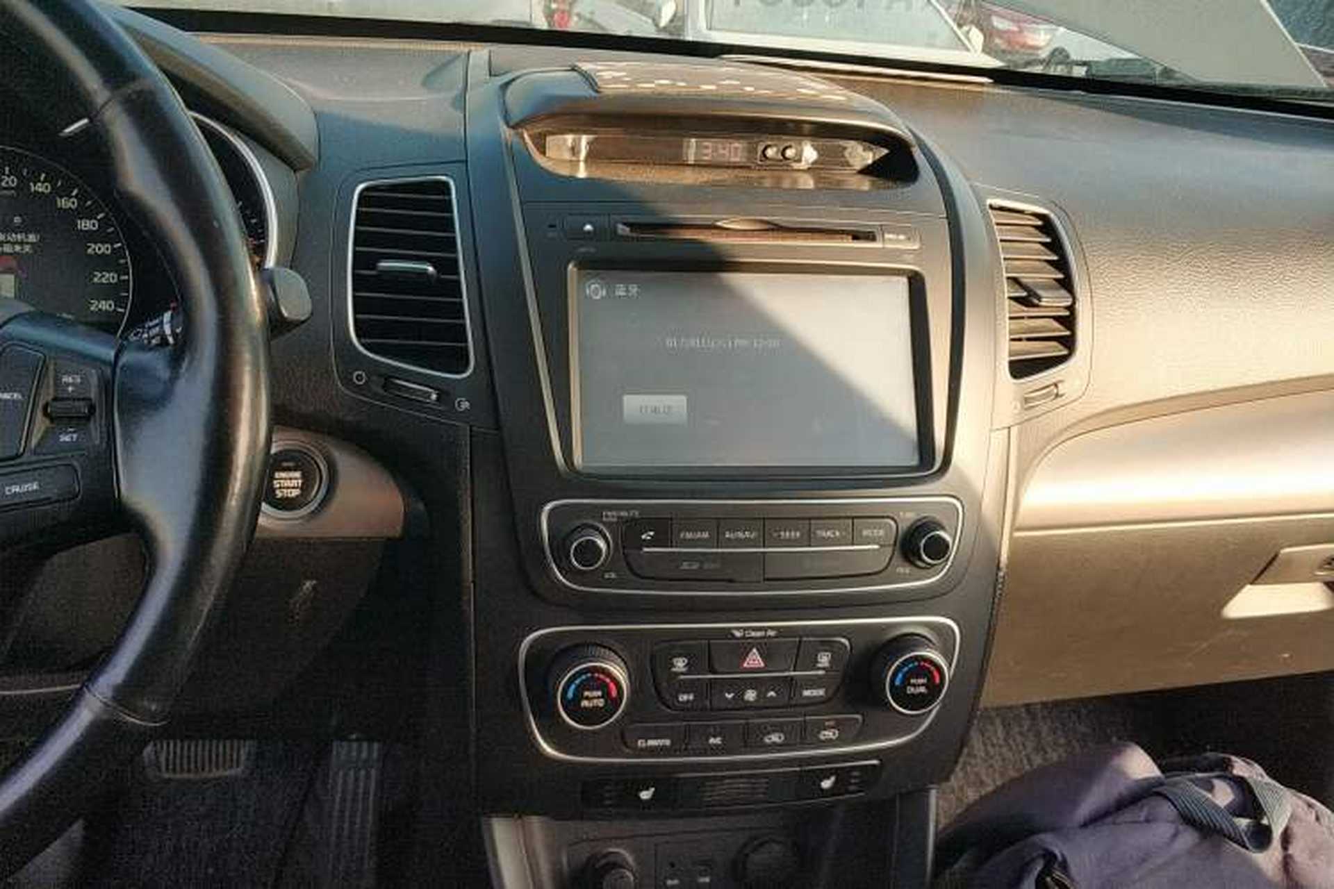 Used Kia Sorento 2013 2.2T 5-Seater Diesel Luxury Edition Audio And AC Panel