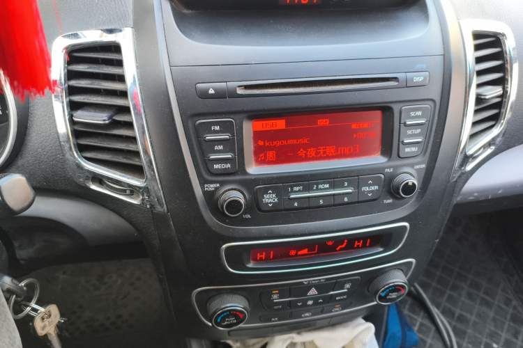 Used Kia Sorento 2013 2.4L 5-Seater Gasoline Comfort Version China IV Standard Audio And AC Panel