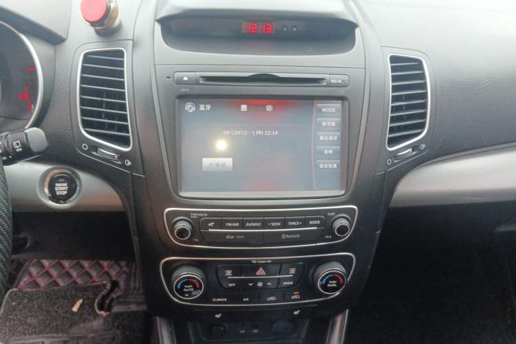 Used Kia Sorento 2013 2.2T 7-seat Diesel Luxury Edition Audio And AC Panel