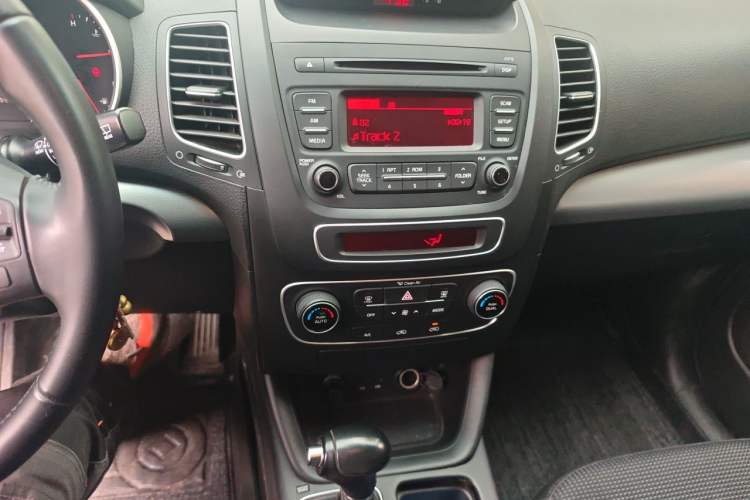 Used Kia Sorento 2013 2.4L 5-Seater Gasoline Comfort Version China IV Standard Audio And AC Panel
