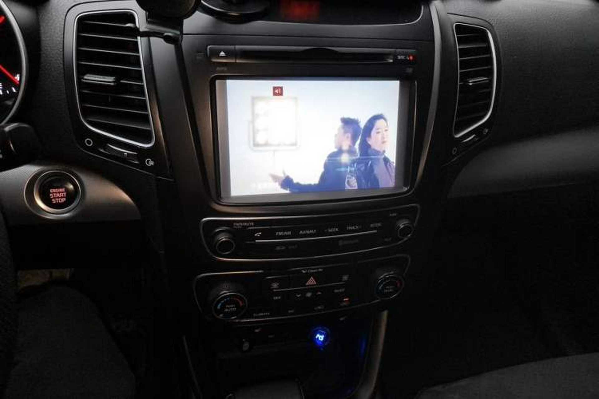 Used Kia Sorento 2013 2.4L 7-seat Gasoline Luxury Edition Audio And AC Panel