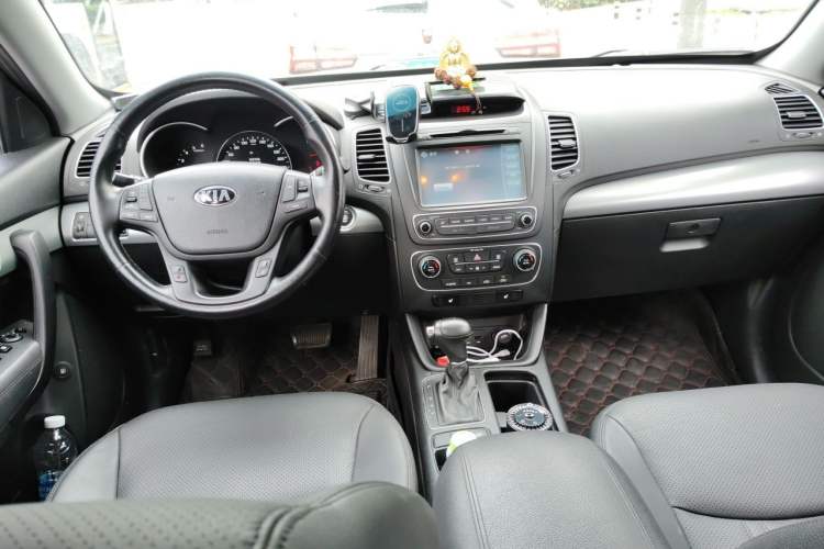Used Kia Sorento 2013 2.2T 5-Seater Diesel Luxury Edition Center Console