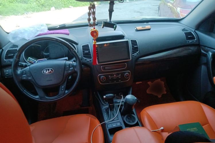 Used Kia Sorento 2013 2.4L 5-Seater Gasoline Comfort Version China IV Standard Center Console