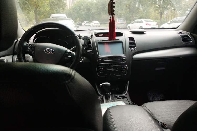 Used Kia Sorento 2013 2.2T 7-seat Diesel Luxury Edition Center Console