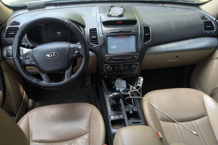 Used Kia Sorento 2013 2.4L 7-Seater Gasoline Luxury Version China IV Standard Center Console