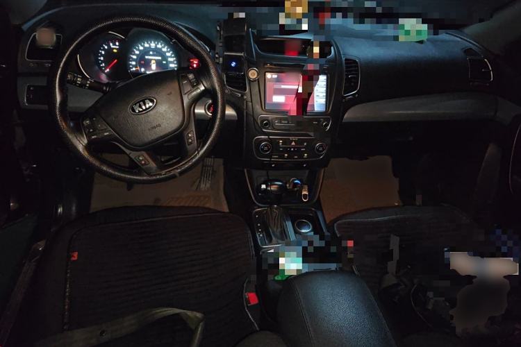 Used Kia Sorento 2013 2.2T 7-seat Diesel Luxury Edition Center Console
