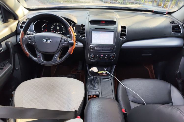 Used Kia Sorento 2013 2.4L 7-Seater Gasoline Luxury Version China IV Standard Center Console