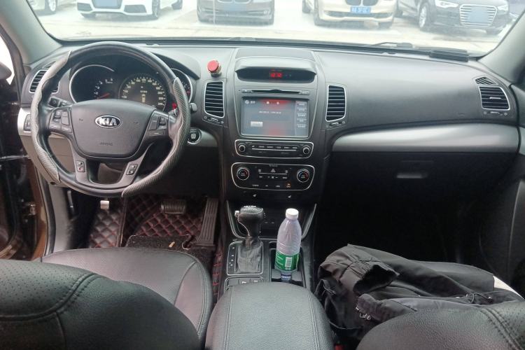 Used Kia Sorento 2013 2.2T 7-seat Diesel Luxury Edition Center Console