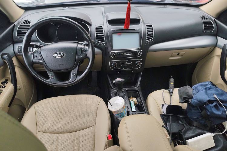 Used Kia Sorento 2013 2.4L 7-Seater Gasoline Luxury Version China IV Standard Center Console