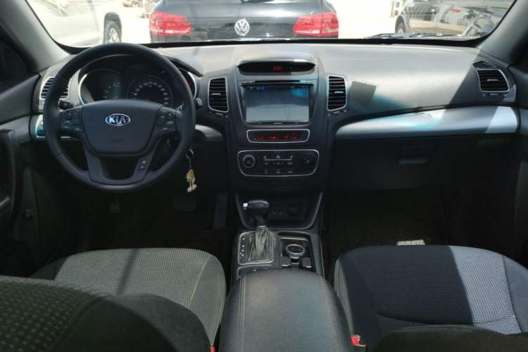 Used Kia Sorento 2013 2.2T 5-Seater Diesel Comfort Edition Center Console