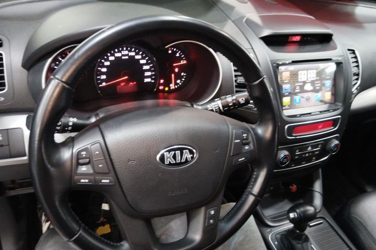 Used Kia Sorento 2013 2.2T 7-seat Diesel Comfort Edition Center Console