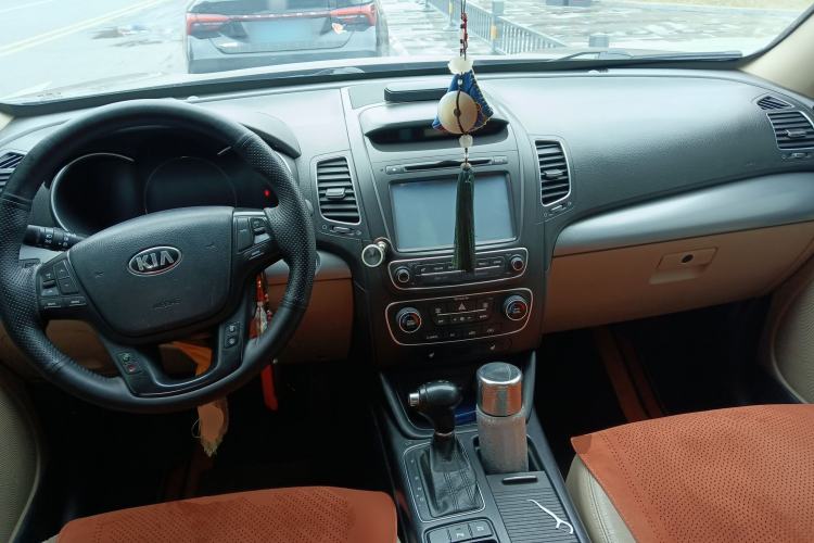 Used Kia Sorento 2013 2.2T 7-seat Diesel Luxury Edition Center Console