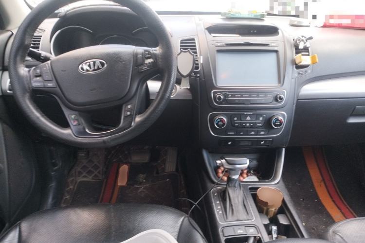 Used Kia Sorento 2013 2.4L 7-Seater Gasoline Luxury Version China IV Standard Center Console