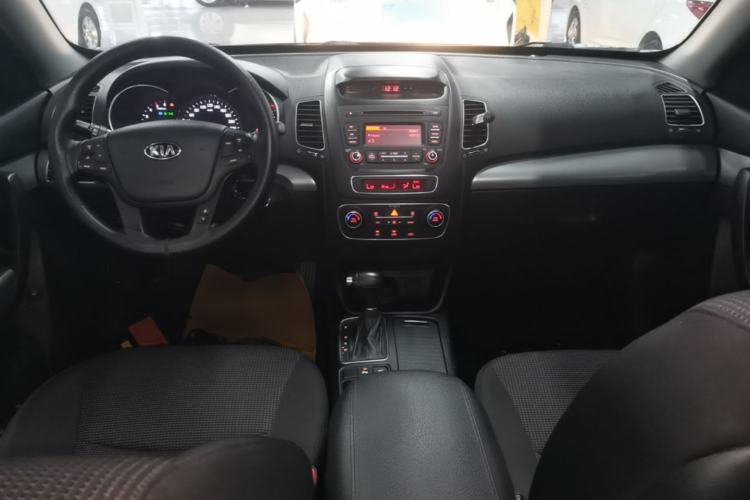 Used Kia Sorento 2013 2.2T 5-Seater Diesel Comfort Edition Center Console