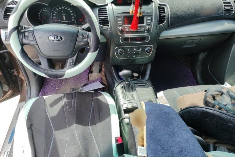 Used Kia Sorento 2013 2.4L 7-Seater Gasoline Comfort Edition China V Standard Center Console