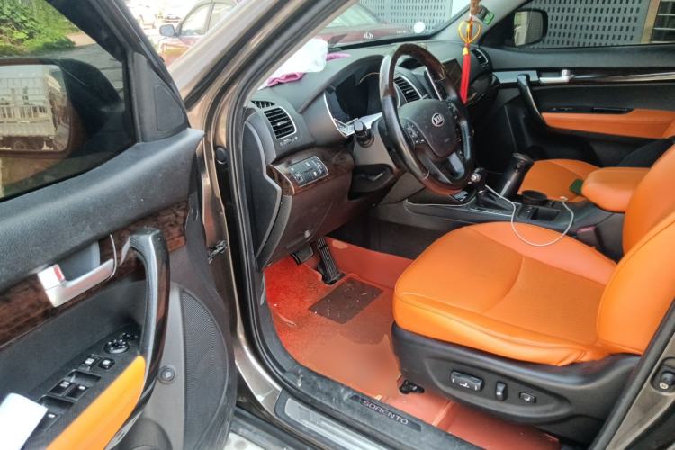 Used Kia Sorento 2013 2.4L 5-Seater Gasoline Comfort Version China IV Standard Driver Seat