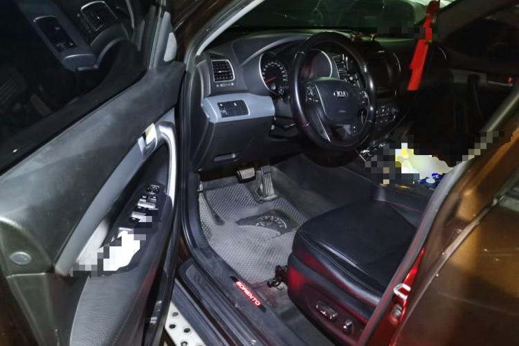 Used Kia Sorento 2013 2.4L 7-seat Gasoline Comfort Edition Driver Seat