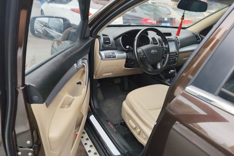 Used Kia Sorento 2013 2.4L 7-Seater Gasoline Luxury Version China IV Standard Driver Seat