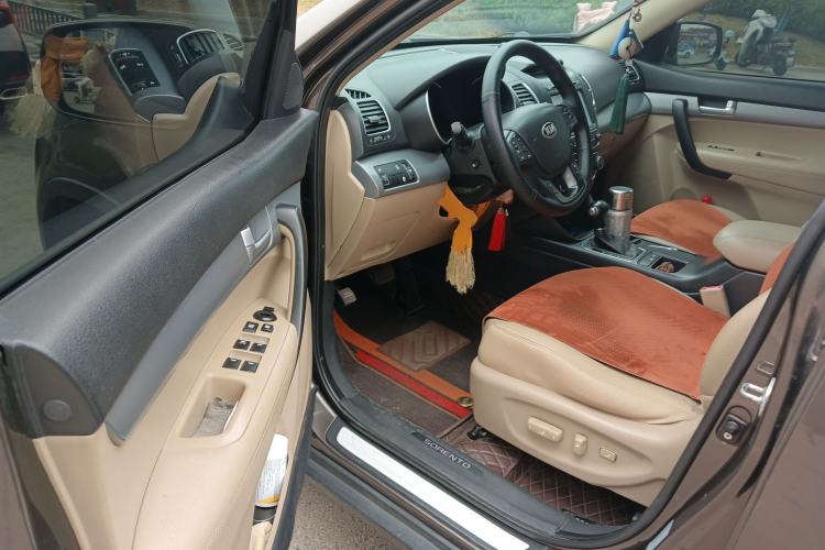 Used Kia Sorento 2013 2.2T 7-seat Diesel Luxury Edition Driver Seat