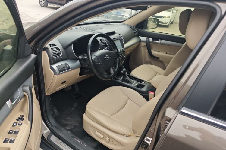 Used Kia Sorento 2013 2.4L 7-Seater Gasoline Luxury Version China IV Standard Driver Seat