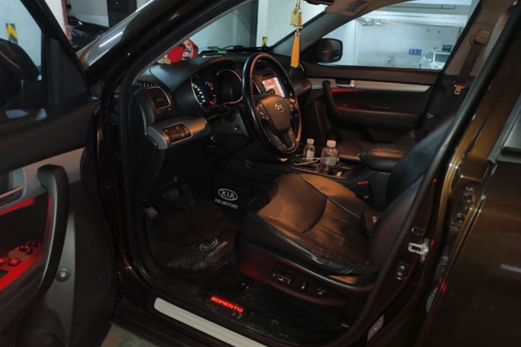 Used Kia Sorento 2013 2.4L 7-Seater Gasoline Luxury Version China IV Standard Driver Seat