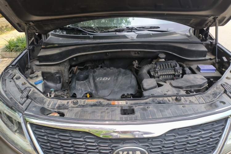 Used Kia Sorento 2013 2.4L 7-Seater Gasoline Luxury Version China IV Standard Engine Bay