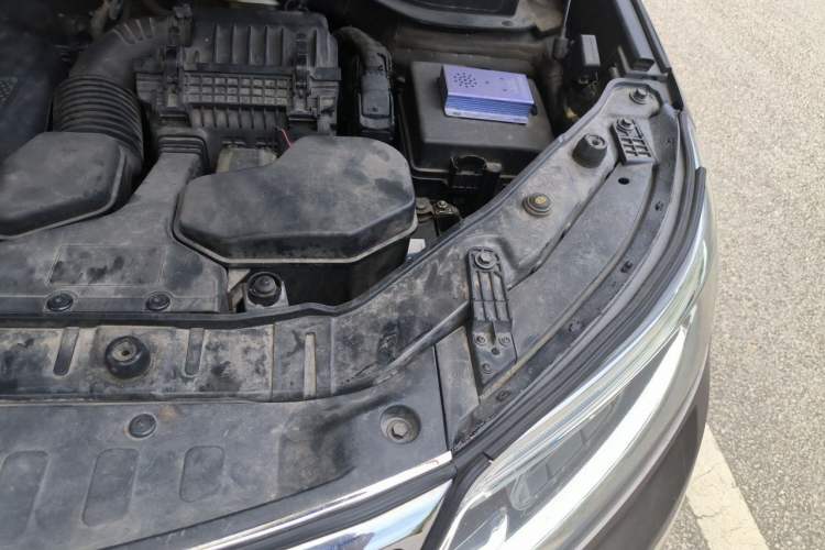 Used Kia Sorento 2013 2.4L 7-Seater Gasoline Luxury Version China IV Standard Engine Bay Left