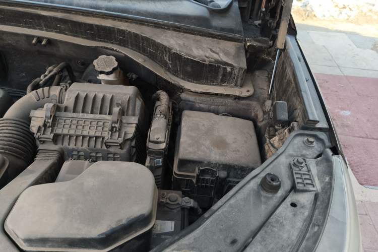 Used Kia Sorento 2013 2.4L 5-Seater Gasoline Comfort Version China IV Standard Engine Bay Left