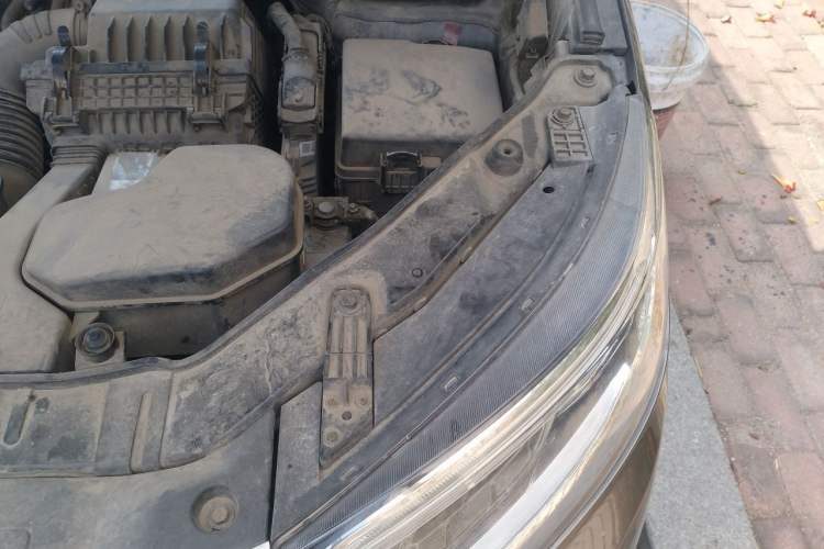 Used Kia Sorento 2013 2.4L 7-Seater Gasoline Luxury Version China IV Standard Engine Bay Left