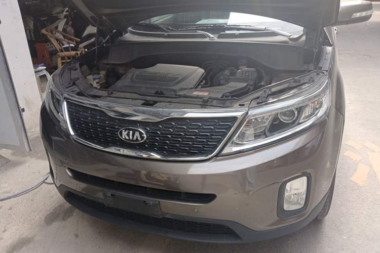 Used Kia Sorento 2013 2.2T 5-Seater Diesel Luxury Edition Engine Bay