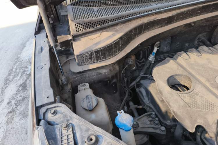 Used Kia Sorento 2013 2.4L 5-Seater Gasoline Comfort Version China IV Standard Engine Bay Right