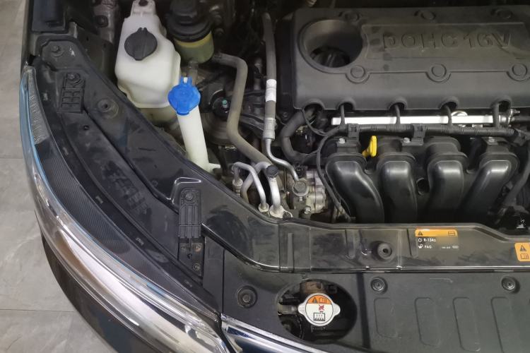 Used Kia Sorento 2013 2.4L 5-Seater Gasoline Comfort Edition Engine Bay Right