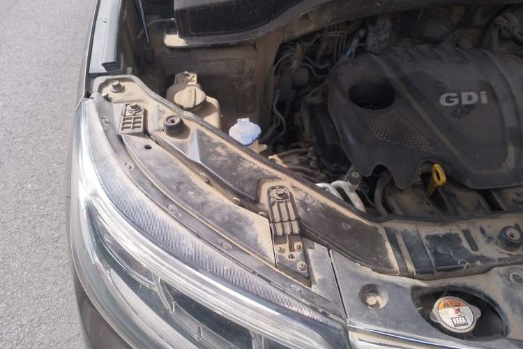 Used Kia Sorento 2013 2.4L 7-Seater Gasoline Luxury Version China IV Standard Engine Bay Right