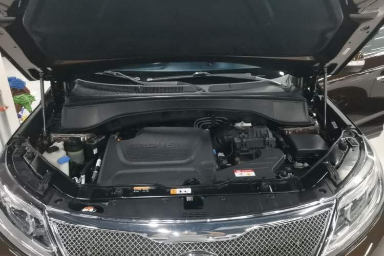 Used Kia Sorento 2013 2.2T 5-Seater Diesel Comfort Edition Engine Bay