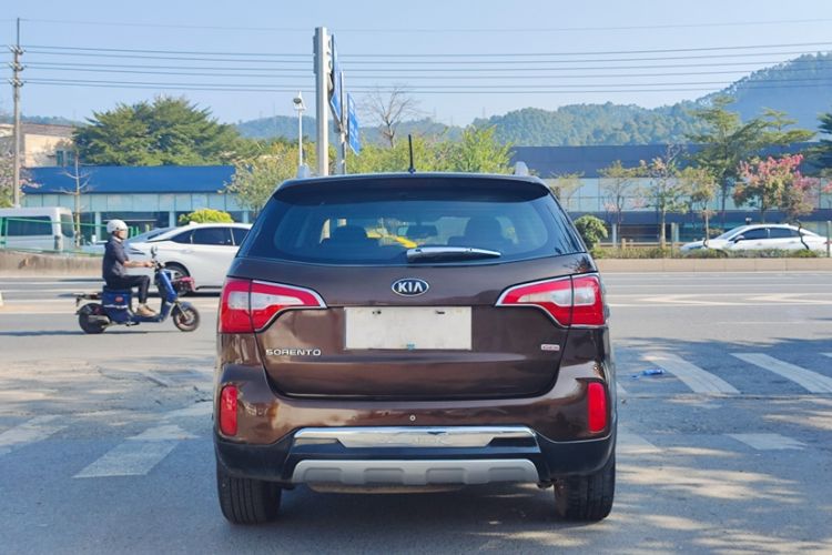 Used Kia Sorento 2013 2.4L 7-Seater Gasoline Comfort Version China IV Standard Exterior 2